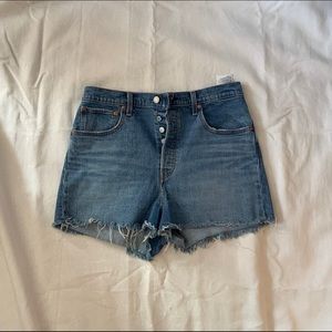 Levi’s women’s ribcage Jean short